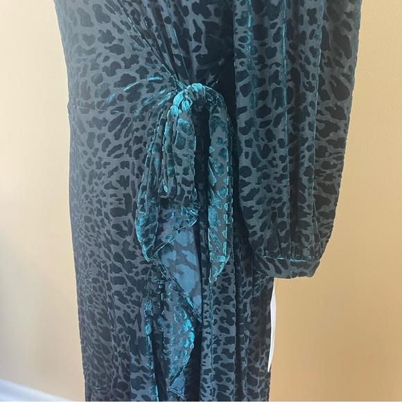 Emerald Leopard Velvet Wrap Dress Sz 12 Long Sleeve Animal Print V Neck Ruffle - Picture 6 of 13